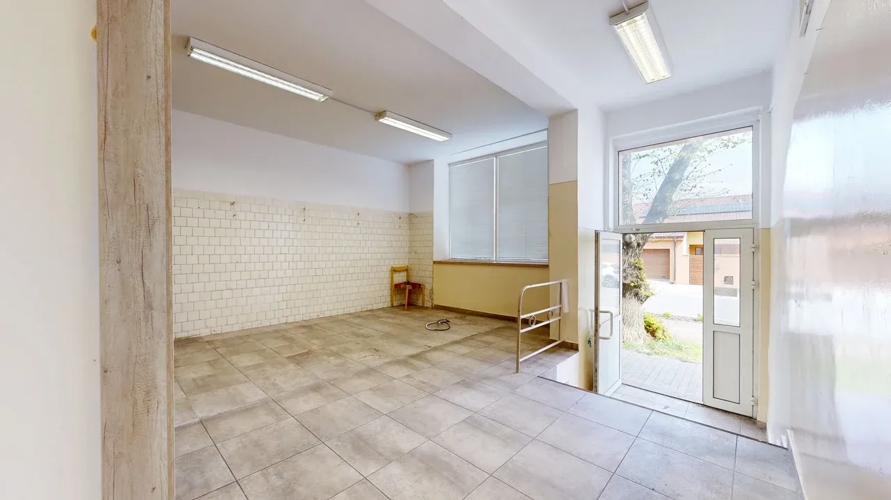 PREDAJ: Obchodný priestor 50,30 m² v Trnave, Štefana Moyzesa 11