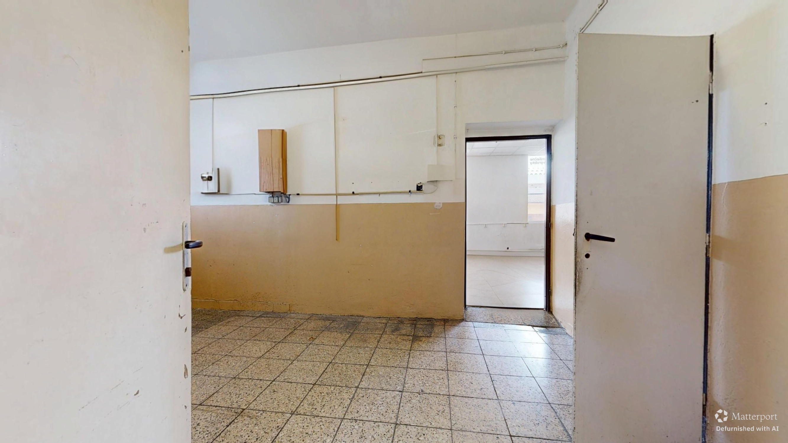 PREDAJ: Obchodný priestor v Trnave, Štefana Moyzesa 11