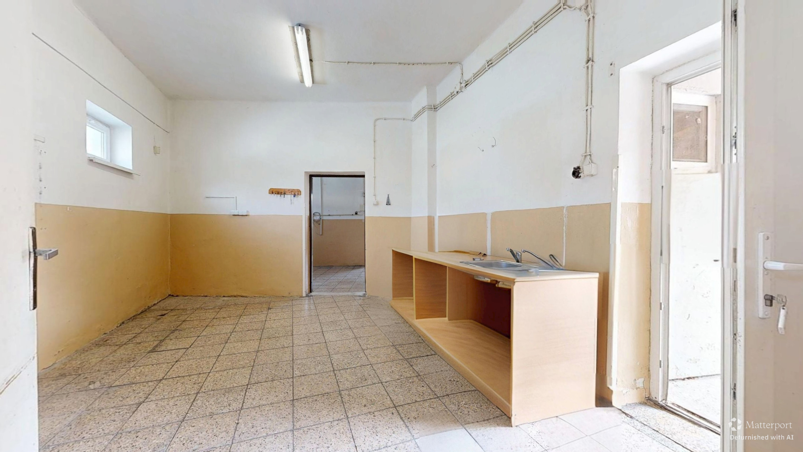 PREDAJ: Obchodný priestor v Trnave, Štefana Moyzesa 11