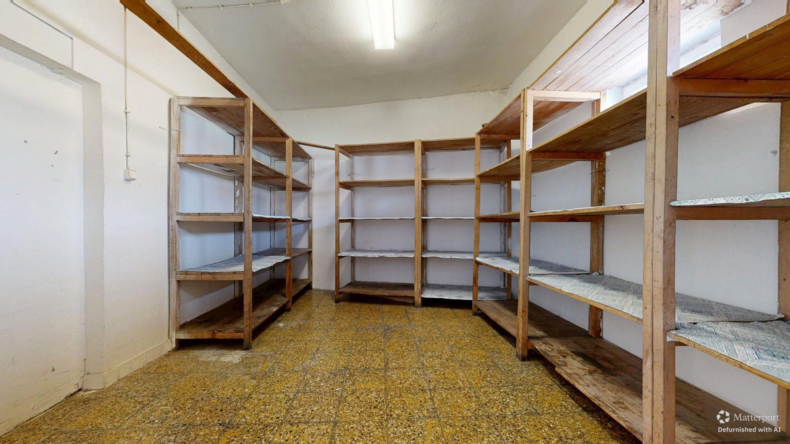PREDAJ: Obchodný priestor v Trnave, Štefana Moyzesa 11