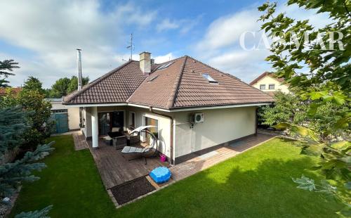 Na predaj 6izb.rod.dom  s garážou vo vyhľadávanej časti Modranky na Lúčnej ulici.