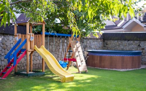 Na predaj 6izb.rod.dom  s garážou vo vyhľadávanej časti Modranky na Lúčnej ulici.