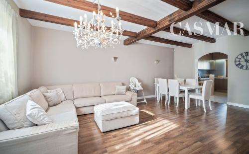 Na predaj 6izb.rod.dom  s garážou vo vyhľadávanej časti Modranky na Lúčnej ulici.