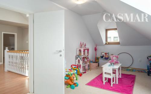 Na predaj 6izb.rod.dom  s garážou vo vyhľadávanej časti Modranky na Lúčnej ulici.