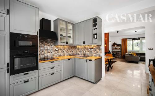 Rezervovaný!! Ponúkame na predaj 2 samostatne stojace domy na jednom pozemku v blízkosti centra mesta Senec!!