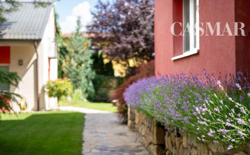 Rezervovaný!! Ponúkame na predaj 2 samostatne stojace domy na jednom pozemku v blízkosti centra mesta Senec!!
