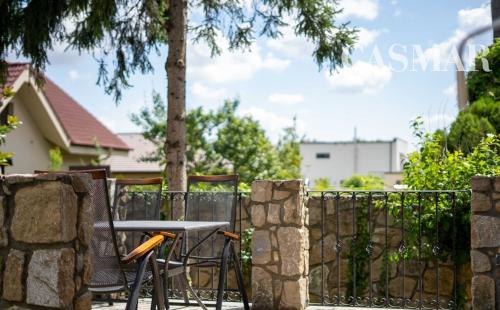 Rezervovaný!! Ponúkame na predaj 2 samostatne stojace domy na jednom pozemku v blízkosti centra mesta Senec!!