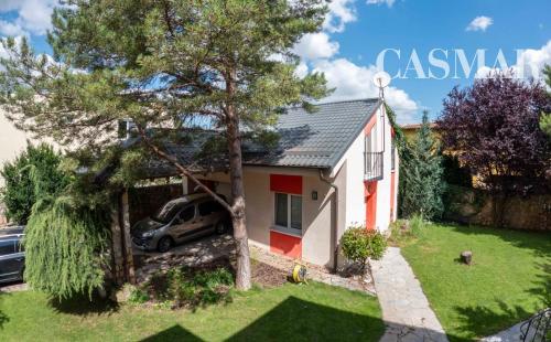 Rezervovaný!! Ponúkame na predaj 2 samostatne stojace domy na jednom pozemku v blízkosti centra mesta Senec!!