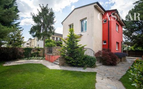 Rezervovaný!! Ponúkame na predaj 2 samostatne stojace domy na jednom pozemku v blízkosti centra mesta Senec!!