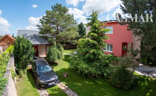 Rezervovaný!! Ponúkame na predaj 2 samostatne stojace domy na jednom pozemku v blízkosti centra mesta Senec!!