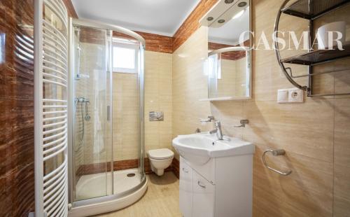 Rezervovaný!! Ponúkame na predaj 2 samostatne stojace domy na jednom pozemku v blízkosti centra mesta Senec!!