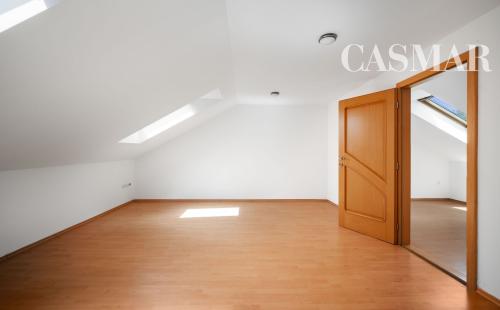 Rezervovaný!! Ponúkame na predaj 2 samostatne stojace domy na jednom pozemku v blízkosti centra mesta Senec!!