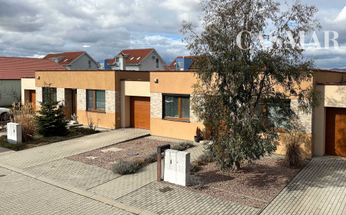 Na predaj pekná NOVOSTAVBA  4izb. rodinného domu s garážou v obci  pri Trnave