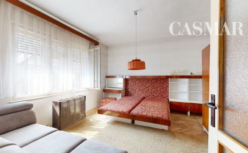 3D PREHLIADKA + VIDEO / Starší RD s perfektnou polohou pri Slnečných jazerách a veľkým potenciálom