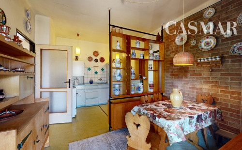 3D PREHLIADKA + VIDEO / Starší RD s perfektnou polohou pri Slnečných jazerách a veľkým potenciálom