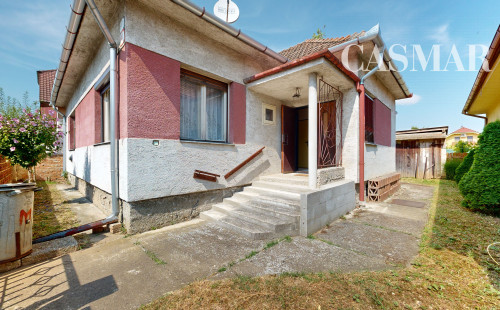 3D PREHLIADKA + VIDEO / Starší RD s perfektnou polohou pri Slnečných jazerách a veľkým potenciálom