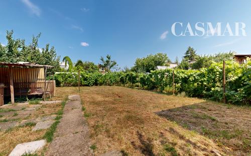 3D PREHLIADKA + VIDEO / Starší RD s perfektnou polohou pri Slnečných jazerách a veľkým potenciálom