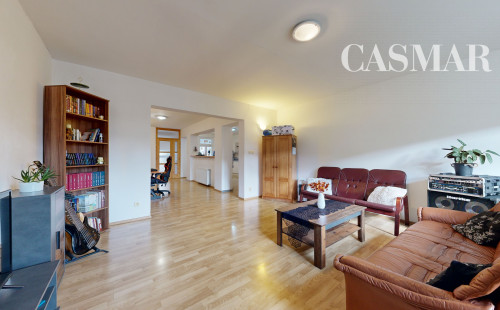 NA PREDAJ OBCHODNÝ PRIESTOR A 4 IZBOVÝ BYT V CENTRE MESTA