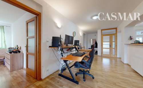 NA PREDAJ OBCHODNÝ PRIESTOR A 4 IZBOVÝ BYT V CENTRE MESTA