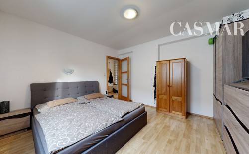 NA PREDAJ OBCHODNÝ PRIESTOR A 4 IZBOVÝ BYT V CENTRE MESTA