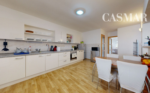 NA PREDAJ OBCHODNÝ PRIESTOR A 4 IZBOVÝ BYT V CENTRE MESTA