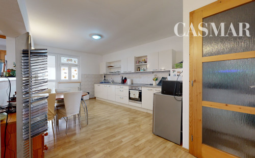 NA PREDAJ OBCHODNÝ PRIESTOR A 4 IZBOVÝ BYT V CENTRE MESTA