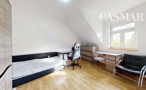 NA PREDAJ OBCHODNÝ PRIESTOR A 4 IZBOVÝ BYT V CENTRE MESTA