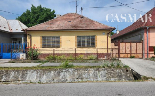 Voľný!! Starší rodinný dom v obci Horné Dubové!! Vhodný aj ako stavebný pozemok!!