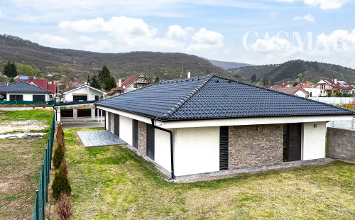 Pekná novostavba RD v krásnom prostredí obce Smolenice!!