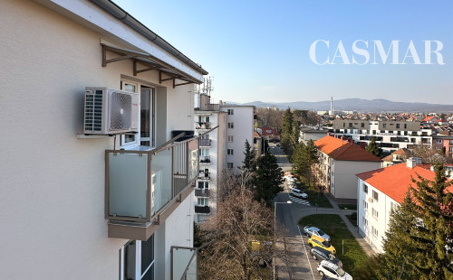 Ponúkame na predaj pekný 3-izbový byt v centre mesta Pezinok.