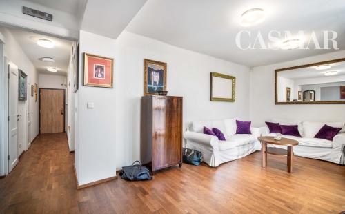 Ponúkame na predaj pekný 3-izbový byt v centre mesta Pezinok.