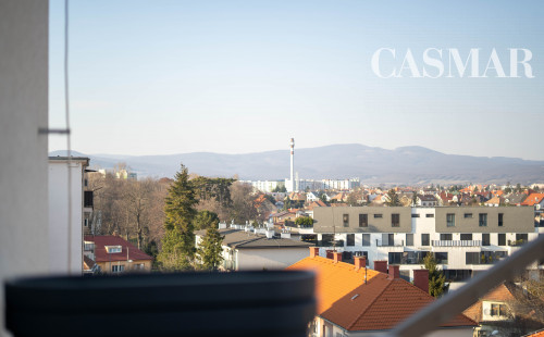 Ponúkame na predaj pekný 3-izbový byt v centre mesta Pezinok.