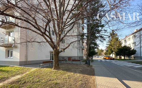 Ponúkame na predaj pekný 3-izbový byt v centre mesta Pezinok.