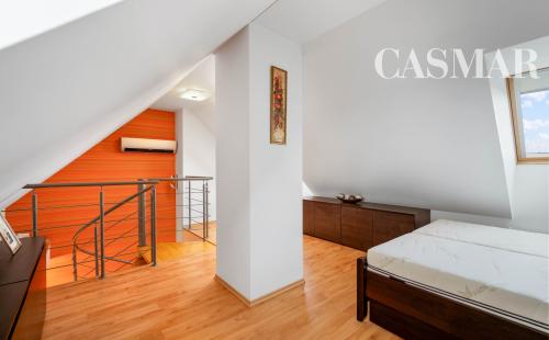 Ponúkame na predaj pekný 3-izbový mezonet na ulici Ľ. Podjavorinskej  v blízkosti centra mesta Trnava!