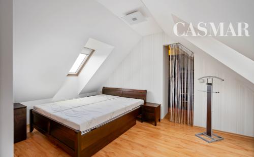 Ponúkame na predaj pekný 3-izbový mezonet na ulici Ľ. Podjavorinskej  v blízkosti centra mesta Trnava!