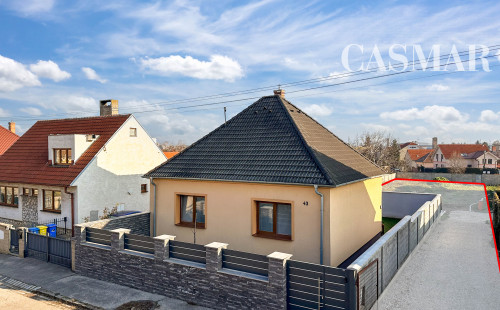 Na PREDAJ!!! Slnečný,  stavebný pozemok ,oplotený v obľúbenej časti Trnavy  na Kozáckej ulici.