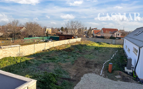 Na PREDAJ!!! Slnečný,  stavebný pozemok ,oplotený v obľúbenej časti Trnavy  na Kozáckej ulici.