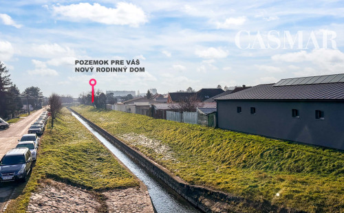 Na PREDAJ!!! Slnečný,  stavebný pozemok ,oplotený v obľúbenej časti Trnavy  na Kozáckej ulici.