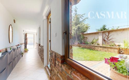 Romantika vidieka len na skok od mesta – Podkrovný 3-izbový rodinný dom v Hrnčiarovciach nad Parnou čaká na svojich nových majiteľov