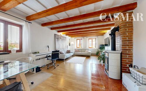 Romantika vidieka len na skok od mesta – Podkrovný 3-izbový rodinný dom v Hrnčiarovciach nad Parnou čaká na svojich nových majiteľov