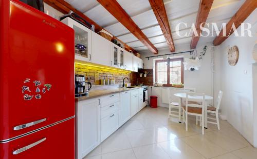 Romantika vidieka len na skok od mesta – Podkrovný 3-izbový rodinný dom v Hrnčiarovciach nad Parnou čaká na svojich nových majiteľov