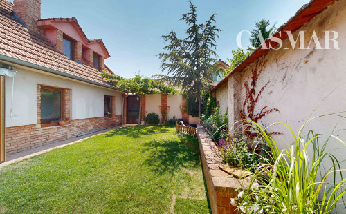 Romantika vidieka len na skok od mesta – Podkrovný 3-izbový rodinný dom v Hrnčiarovciach nad Parnou čaká na svojich nových majiteľov