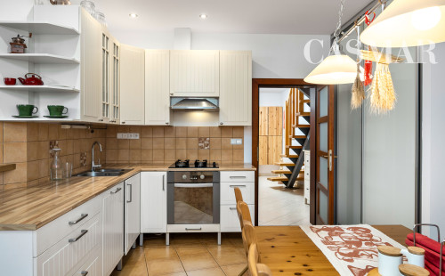 Pekný dvojpodlažný RD v Modranke so samostatnou bytovou jednotkou v prístavbe!!!