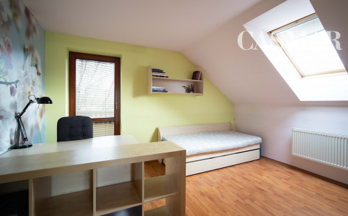 Pekný dvojpodlažný RD v Modranke so samostatnou bytovou jednotkou v prístavbe!!!