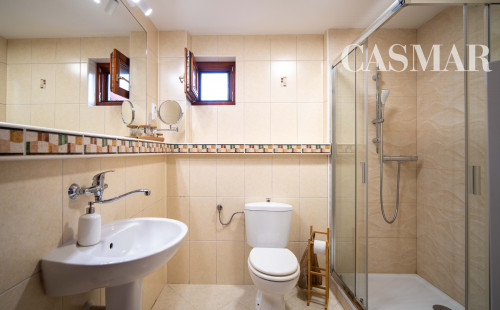 Pekný dvojpodlažný RD v Modranke so samostatnou bytovou jednotkou v prístavbe!!!