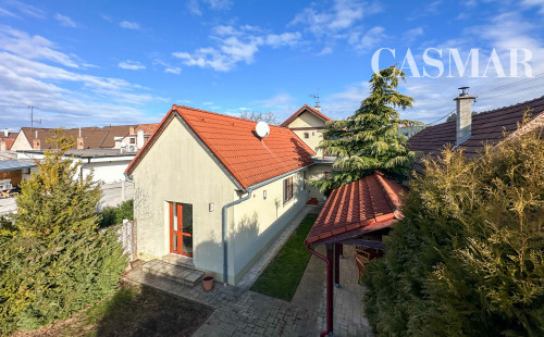 Pekný dvojpodlažný RD v Modranke so samostatnou bytovou jednotkou v prístavbe!!!