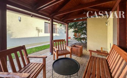 Pekný dvojpodlažný RD v Modranke so samostatnou bytovou jednotkou v prístavbe!!!