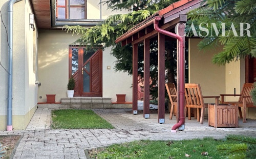 Pekný dvojpodlažný RD v Modranke so samostatnou bytovou jednotkou v prístavbe!!!
