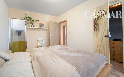 Moderný 6-izbový rodinný dom s veľkou záhradou, altánkom a bazénom – Dolné Orešany