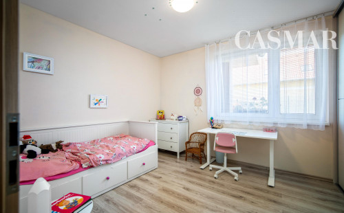 Moderný 6-izbový rodinný dom s veľkou záhradou, altánkom a bazénom – Dolné Orešany